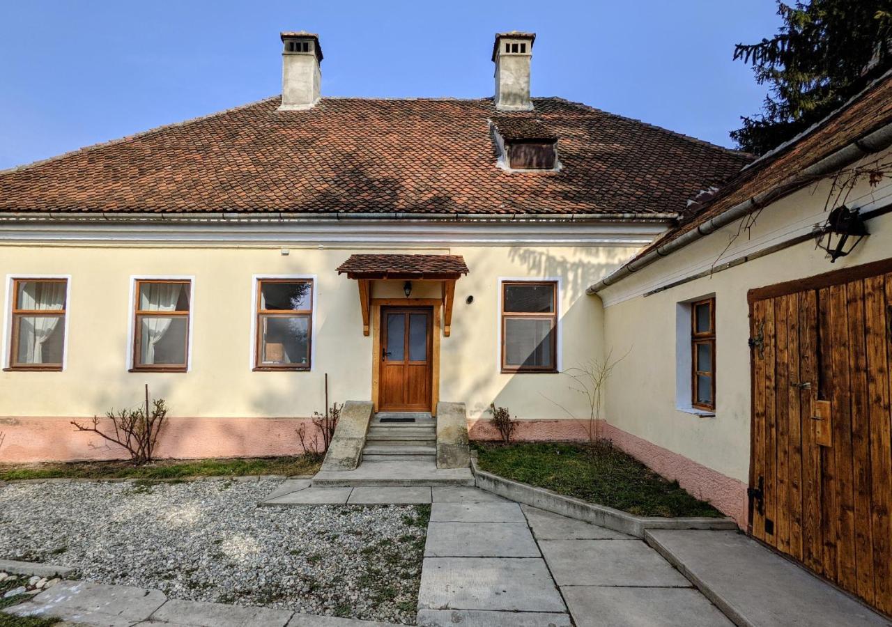 Gaestehaus Honigberg Next To The Fortified Church Of Harman Hotel Exterior foto